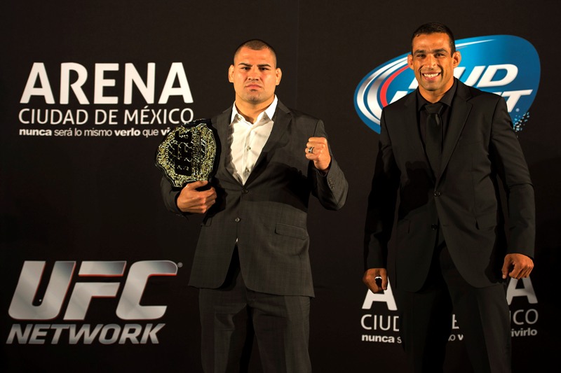 Conferencia de la pelea entre los campeones, Caín Velázquez y Fabricio Werdum 