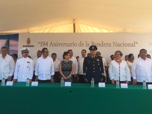 El gobernador encabezó la ceremonia del Día de la Bandera en Iguala de la Independencia. 