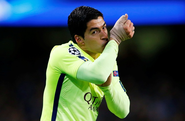 Luis Suárez, celebra uno de sus goles frente al Manchester City