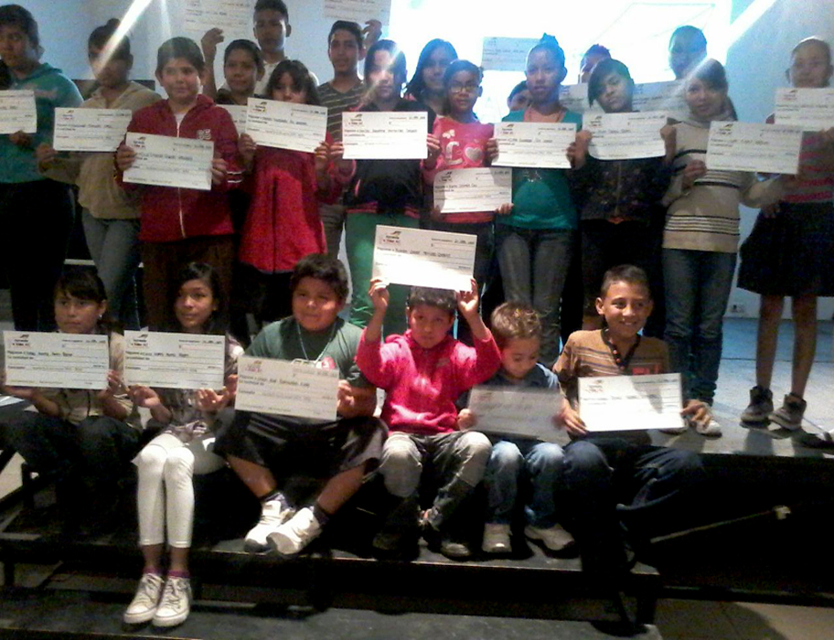 Niños beneficiados con 'Aprende a Volar'. 