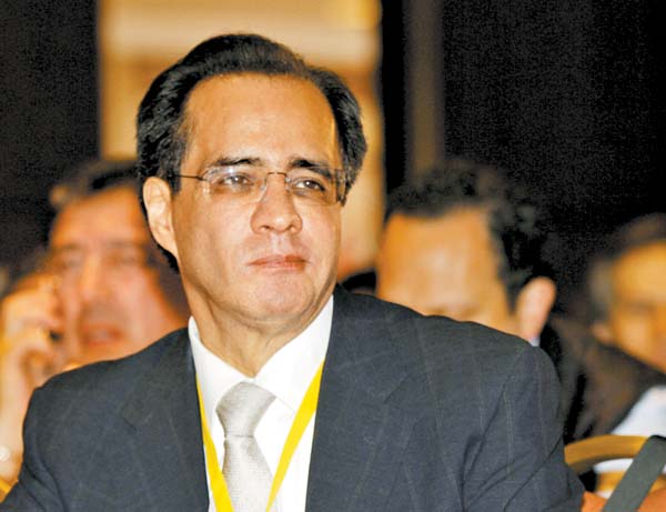 René Bejarano acusó al mandatario de dirigir una corriente sin ser militante.