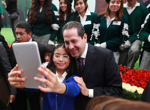 El gobernador dijo que se apoyará a todos los mexiquenses que necesiten lentes. 