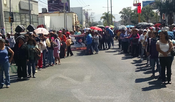 Los maestros hicieron cierres intermitentes en carreteras de Oaxaca
