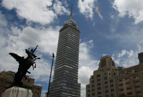 En la Torre Latinoamericana se efectuará el próxmo 7 de marzo una carrera vertical reconocida por la Federación Mundial de Grandes Torres.