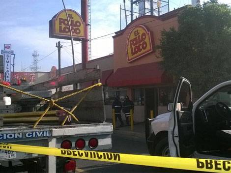 Un empleado del restaurante resultó intoxicado. 