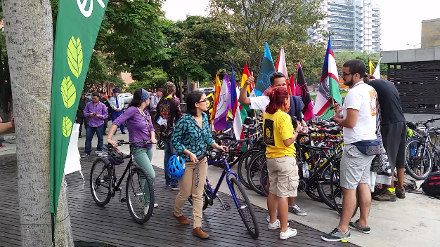 Entre los asistentes al foro están grupos de ciclistas mexicanos, como Ruedas del Desierto, de Torreón, Bicitekas, del DF, y Femibici, de Guadalajara,