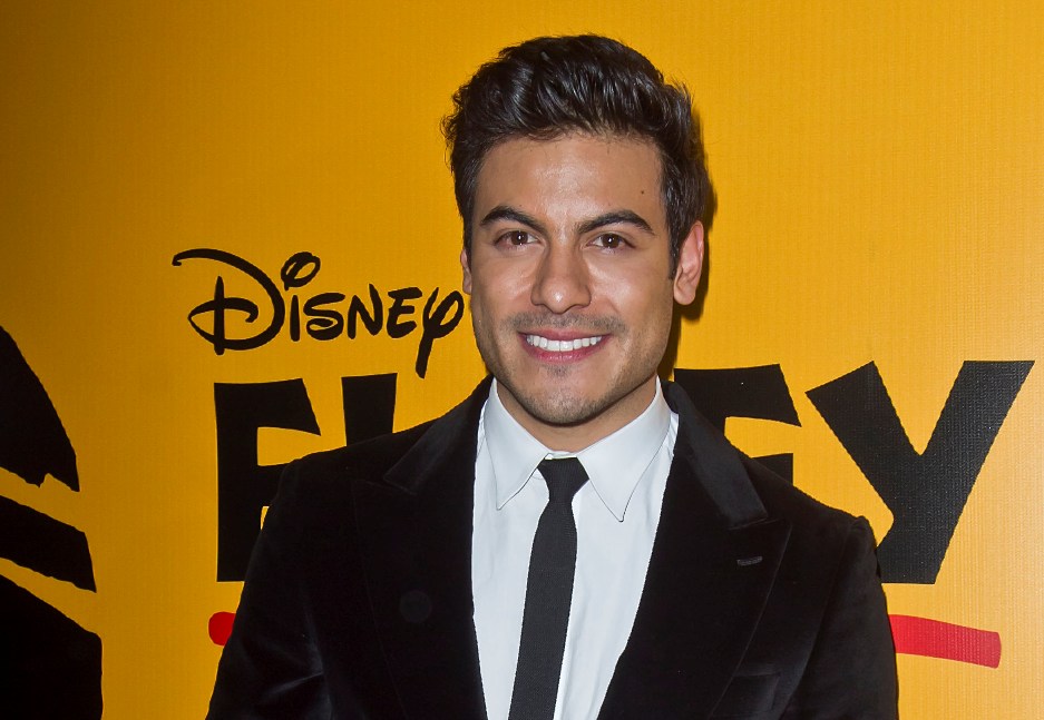 Carlos Rivera interpreta a Simba. 