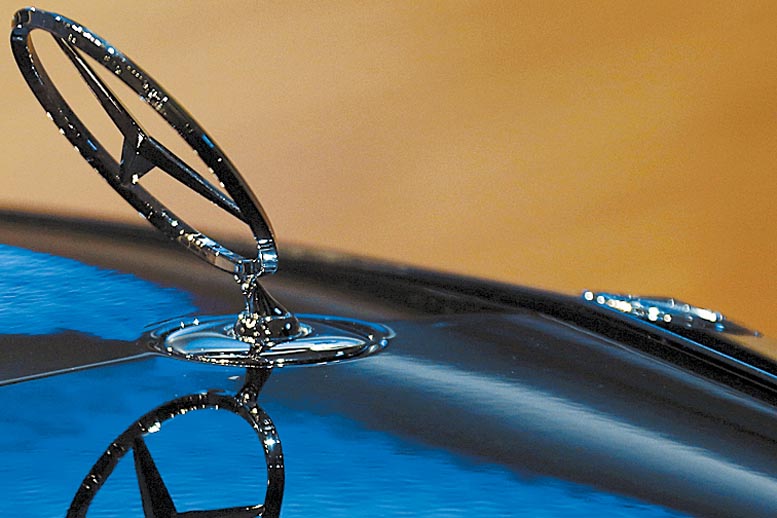 El emblema de Mercedes-Benz.