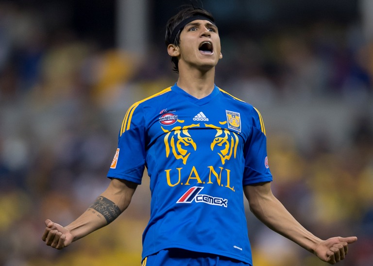 La FIFA le otorgo un pase provisional a Alan Pulido