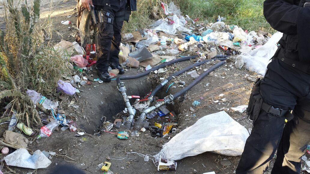 Las tomas se encontraban ocultas con basura.
