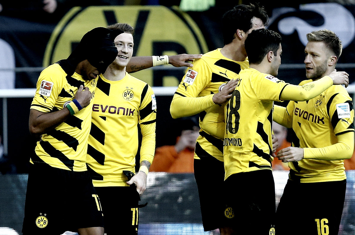 Pierre-Emerick Aubameyang y Marco Reus festejaron como Batman y Robin 