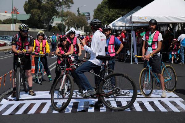 Más de 400 capitalinos tomaron el curso sobre ciclismo urbano impartido por la Sedema.