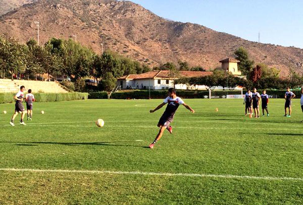 Desde la tarde de este lunes Tomás Boy trabajó con plantilla completa. 
