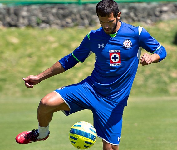 Roque Santa Cruz, delantero de La Máquina, volvió a los entrenamientos