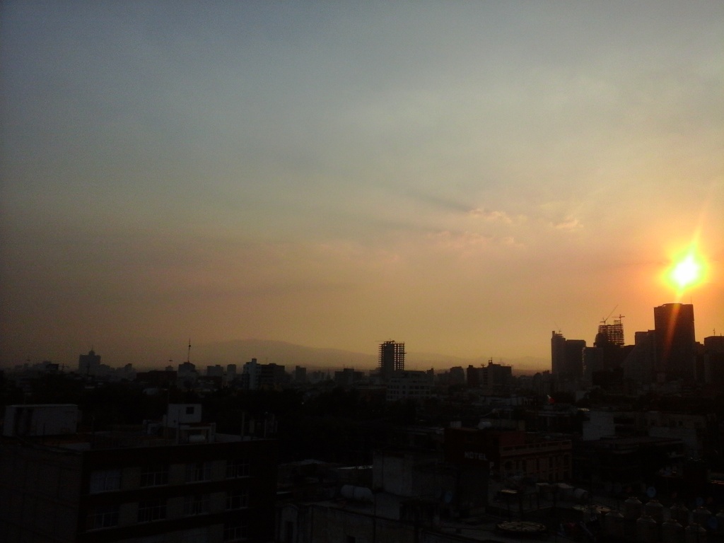 La calidad del aire es muy mala debido a los altos índices de ozono, informó la Comisión Ambiental Metropolitana.