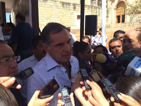 El gobernador de Oaxaca dijo que él no ha otorgado ningún ascenso. 