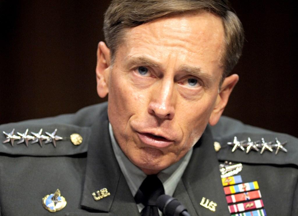 Petraeus se declaró culpable en una corte federal de los cargos de extracción no autorizada y retención de información clasificada, en un caso surgido