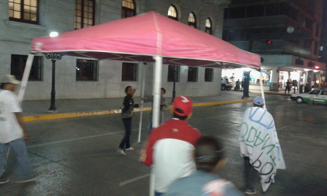 Los oferentes buscan que se les permita comercializar sus productos sobre la avenida Monterrey.