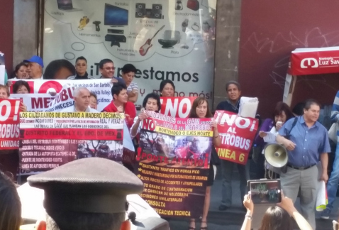 Vecinos de Lindavista objetan la construcción de la Línea 6 del Metrobús, con el argumento de que desconocen el proyecto, pero las obras tienen efecto