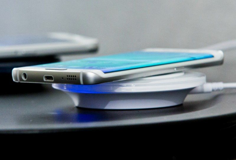 Una de las novedades del Samsung Galaxy S6 es la posibilidad de ser cargado sin necesidad de cables en un tiempo reducido.
