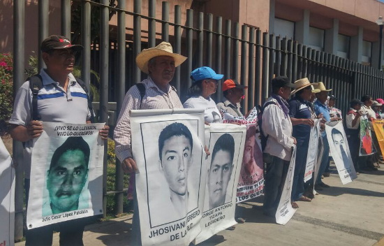 Padres y estudiantes protestaron en Chilpancingo.