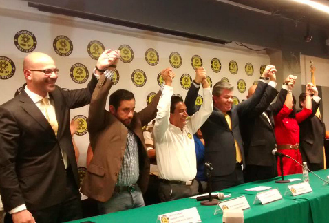 En el PRD-DF celebraron la adhesión de ex panistas del grupo Tlaxpana-Anáhuac, en la delegación Miguel Hidalgo, con miras a las próximas elecciones.