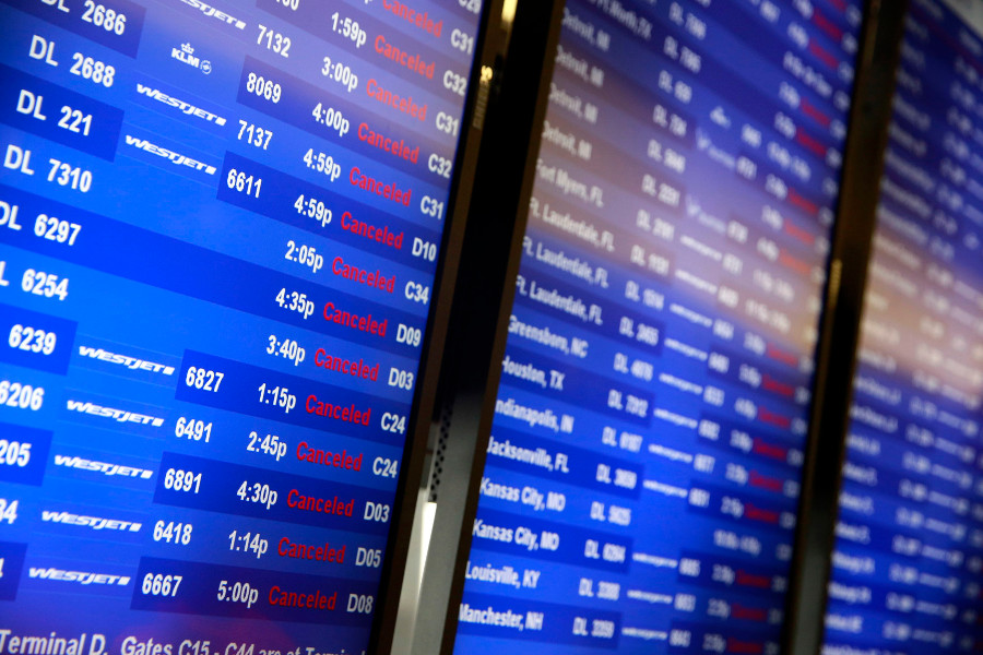 Vuelos cancelados en el aeropuerto LaGuardia en Nueva York.