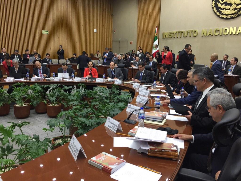 Luego de cuatro horas de discusión el Instituto Nacional Electoral aprobó una multa al Partido Verde Ecologista de México.