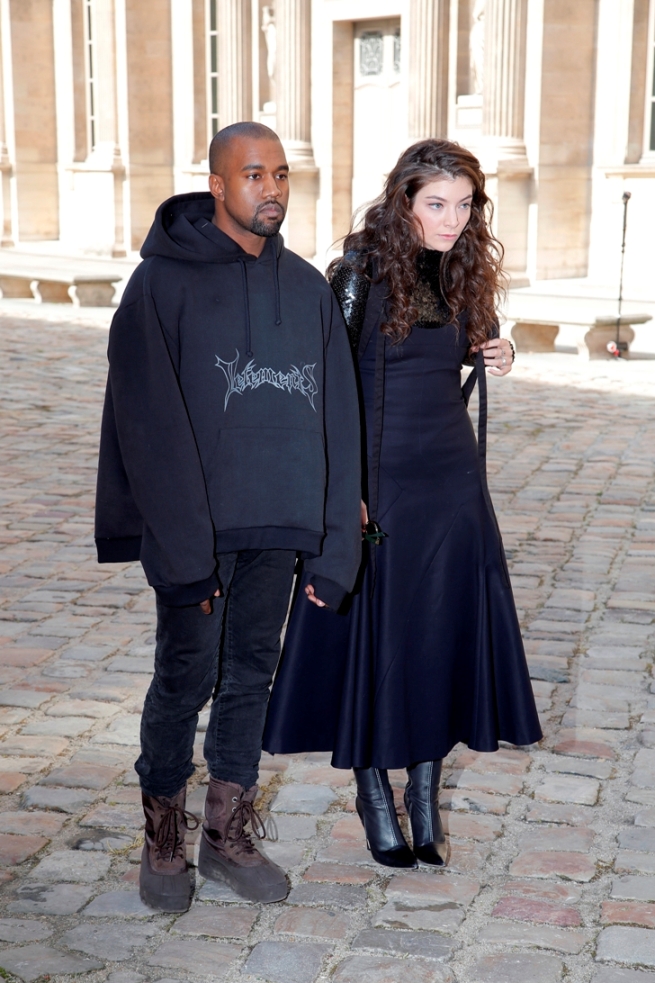 Kanye West sorprendió a los asistentes al estar acompañado de la cantante Lorde.