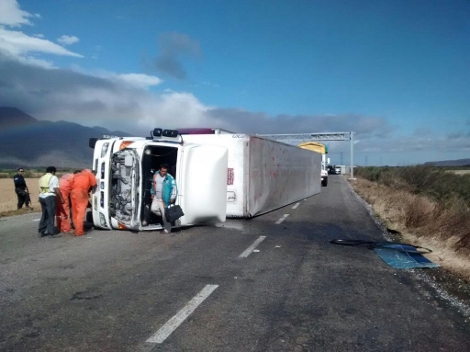 Luego de que se volcaran siete tráilers en la zona del Istmo de Tehuantepec no se registraron víctimas.  