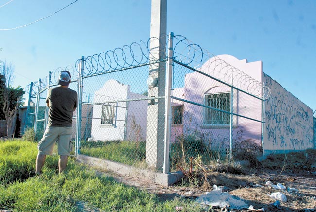 Cercar las casas fue una de las medidas de los pobladores para evitar robos. 