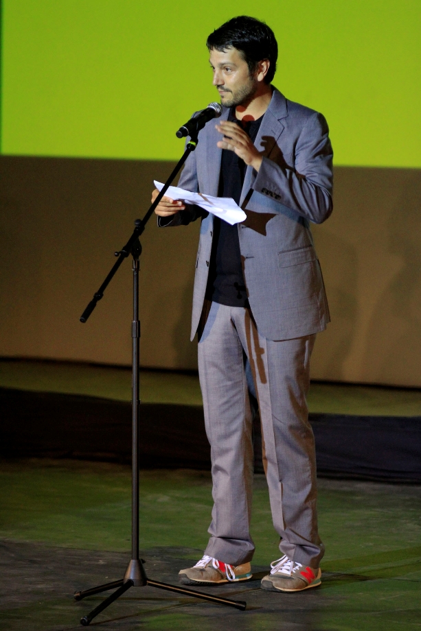 Diego Luna compartió su experiencia profesional con alumnos de una universidad de la ciudad de México. 