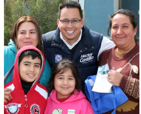Convivió y charló con vecinos.