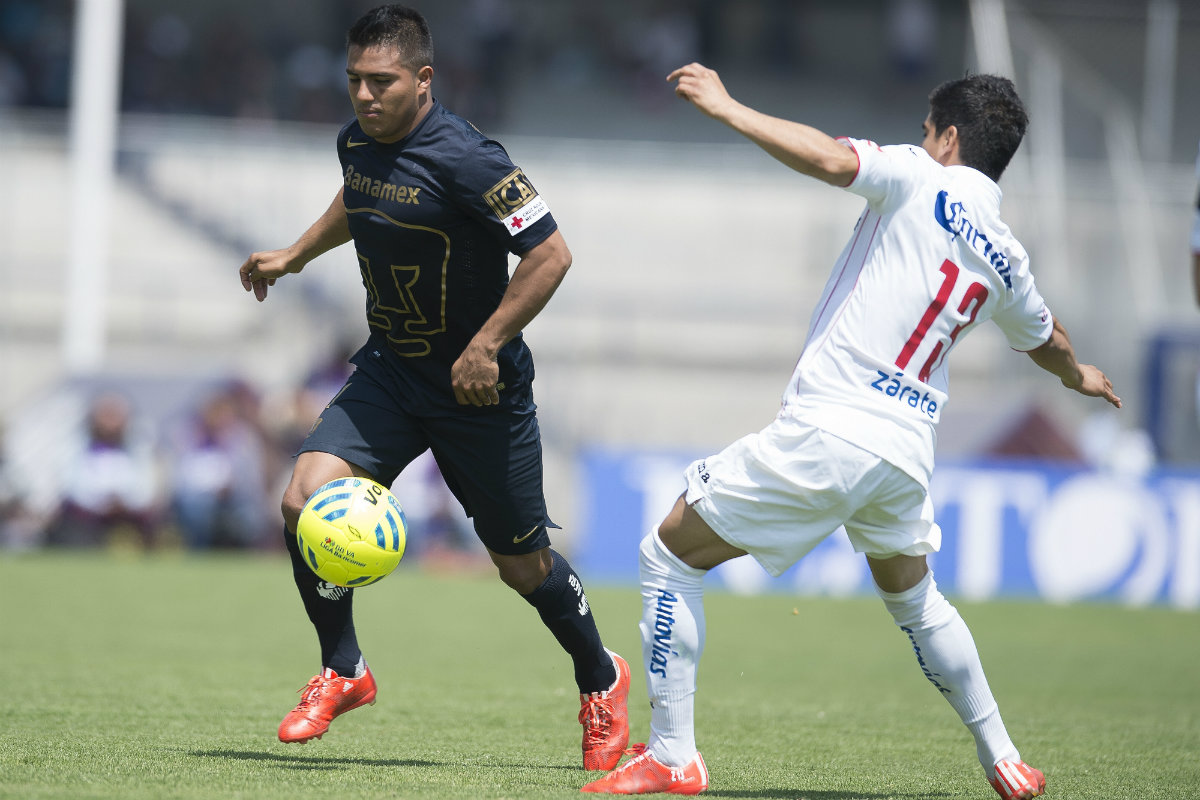 Javier Cortés en el duelo frente a Morelia 