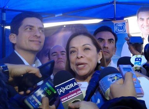 La panista mostró su apoyo a Felipe de Jesús Cantú y Alfonso Robledo.