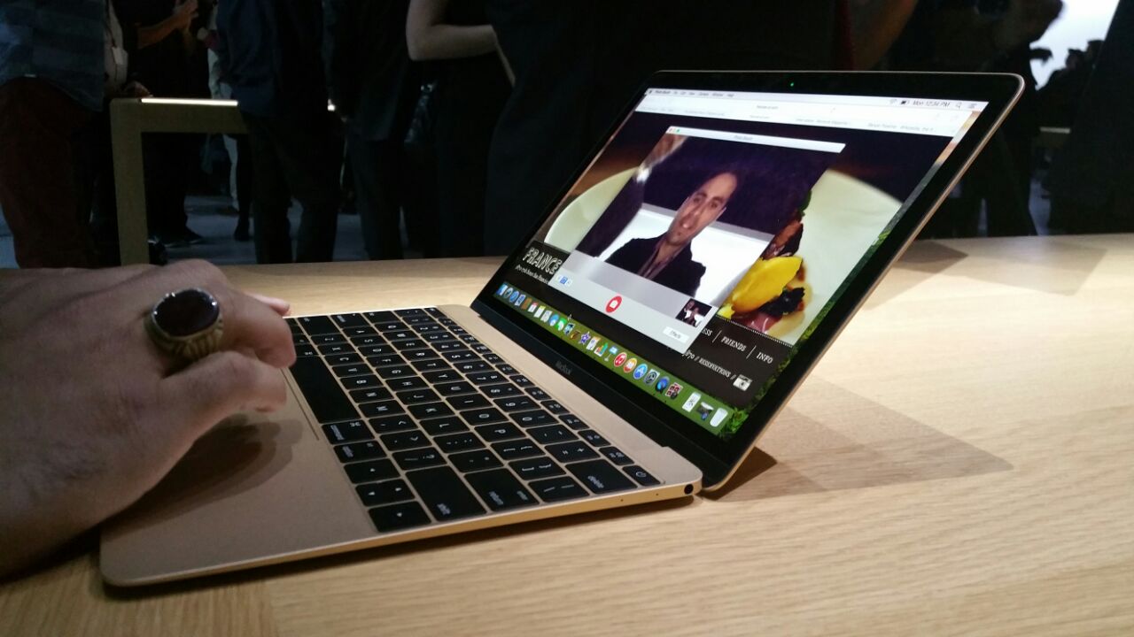La nueva MacBook estará disponible en plateado, gris y dorado.