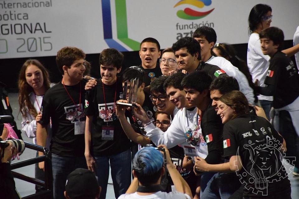 Los alumnos ganadores del premio "Rookie All Star" así como el "First a la Lista de Dean" participarán en el Campeonato Mundial de "FIRST", en St.Loui
