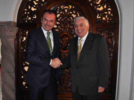 El gobernador, Arturo Núñez, y el secretario de Hacienda sostendrán una reunión privada. 