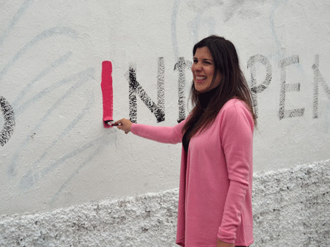 Hace unos días, Lorenia Canavati pintó bardas.
