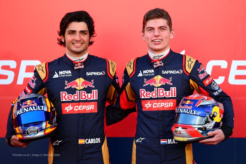 Los jóvenes pilotos, Carlos Sainz Jr. (izq.) y Max Verstappen (der.)  