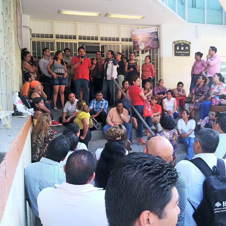 Los trabajadores acusaron que los han amenazado.