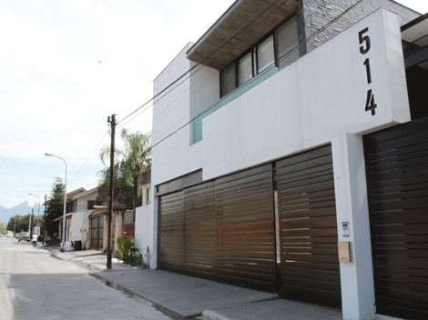 Residencia en la colonia Fuentes del Valle, propiedad de Omar Treviño Morales.