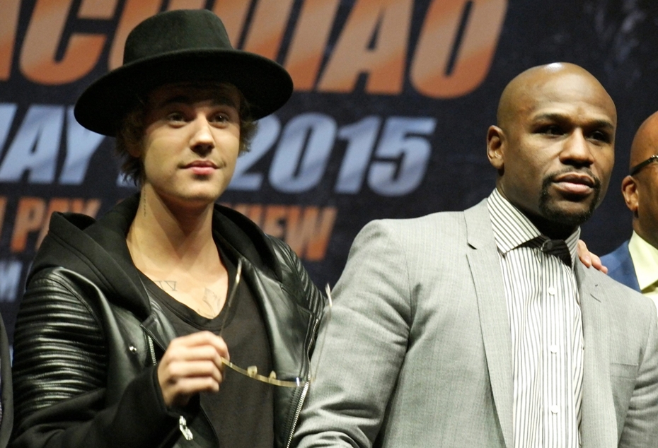 Justin Bieber mostró su apoyo a Floyd Mayweather. 