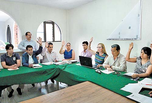 Los funcionarios electorales locales despachan desde un lugar secreto.