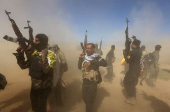 Milicianos iraquíes de las gubernamentales Unidades de Movilización Popular toman parte en la operación militar para conquistar Tikrit