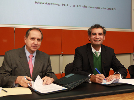 El presidente del consejo del Tecnológico de Monterrey, Salvador Alva Gómez, y el director general de la CFE, Enrique Ochoa. 