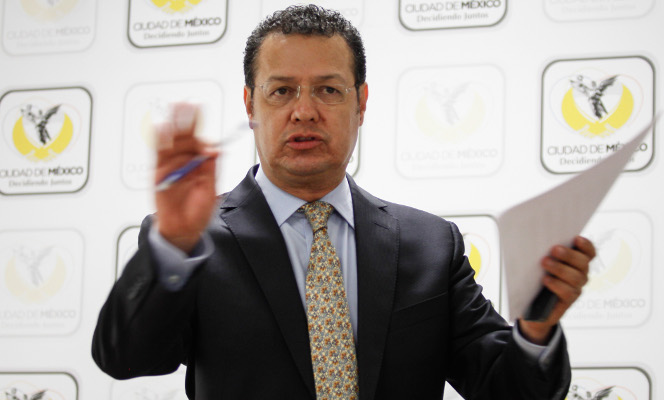 Alfredo Hernández renunció anoche al cargo de secretario de Obras del DF.