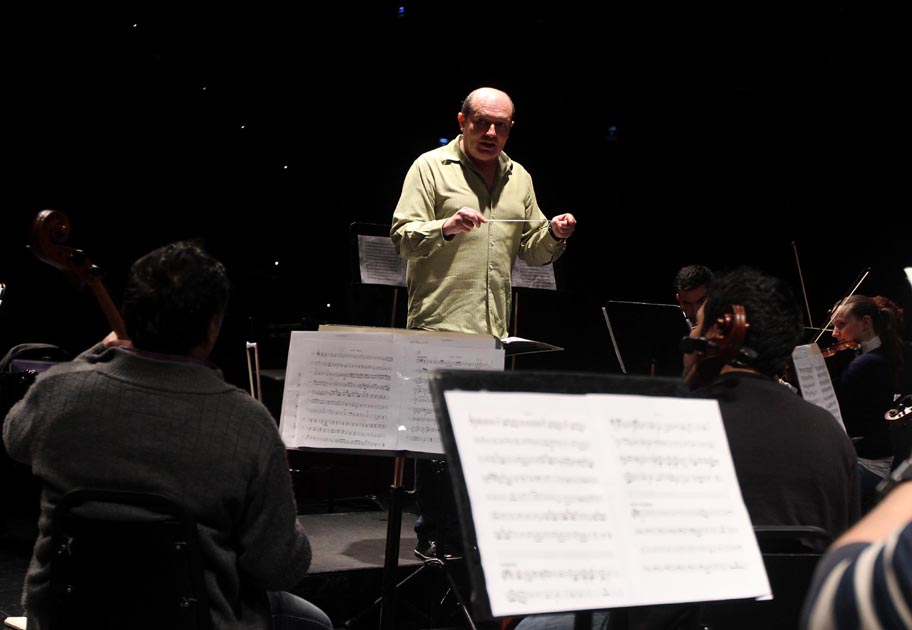 El director Jesús Medina estará este viernes con la Camerata de Coahuila.