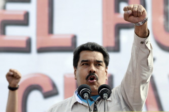 El presidente venezolano, Nicolás Maduro, durante su discurso de este jueves en el palacio presidencial ante sus seguidores