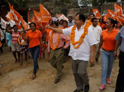 El abanderado del Movimiento Ciudadano, Luis Walton en su segunda visita a la región costachiquense